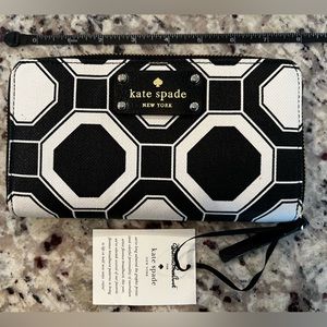 New Kate Spade Black and White Geo wallet